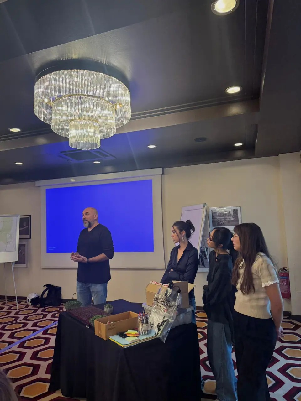 Participantes durante uno de los talleres del proyecto en Atenas