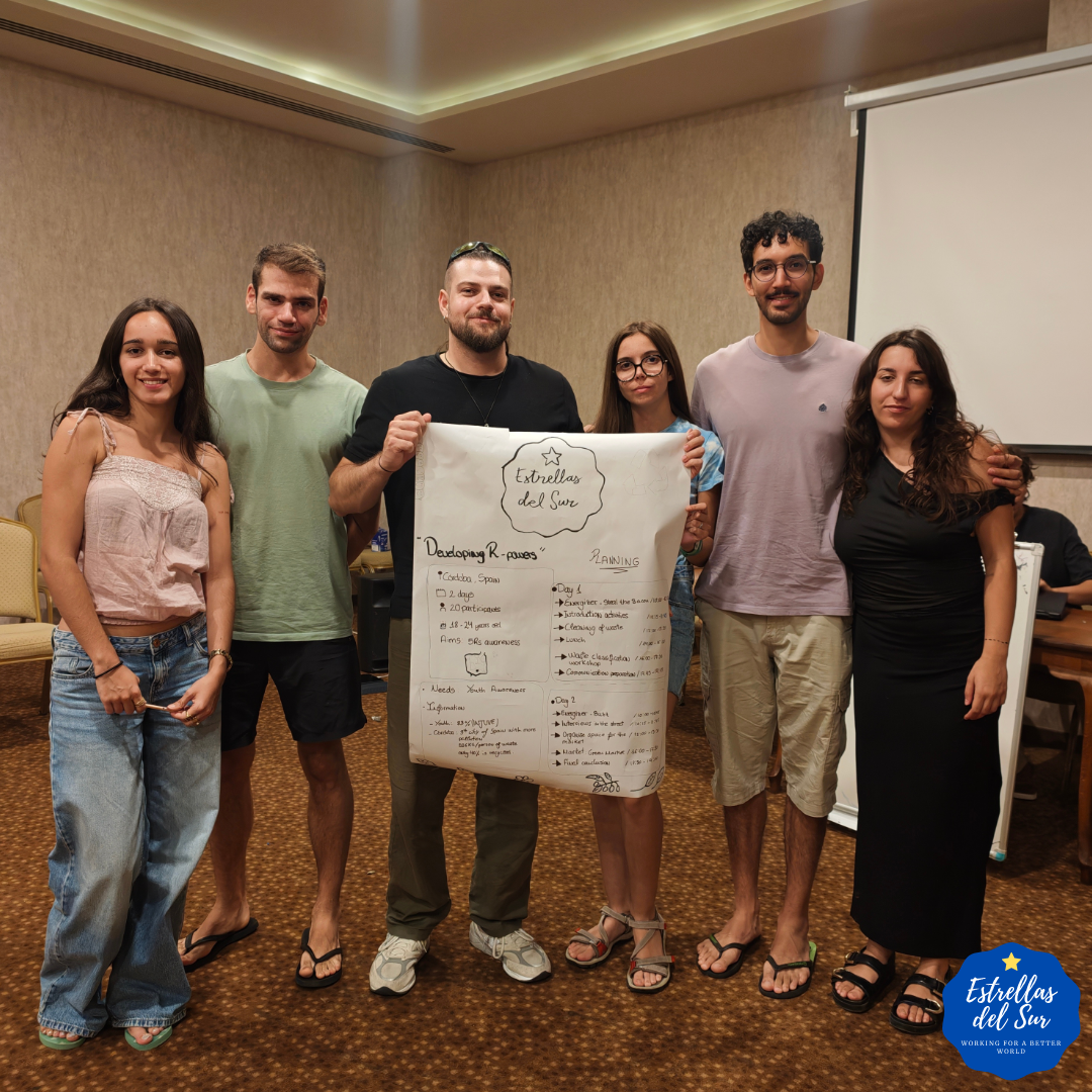 El equipo español presentando el mural de planificación de su acción local Developing R-powers