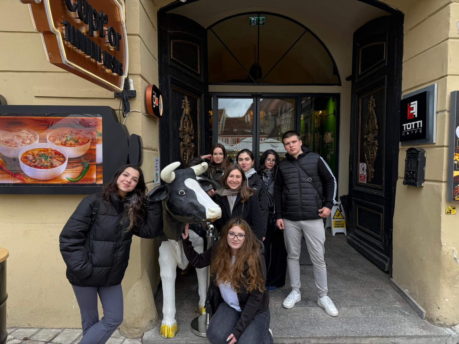 Participantes del intercambio INCLUDE+ en Brașov