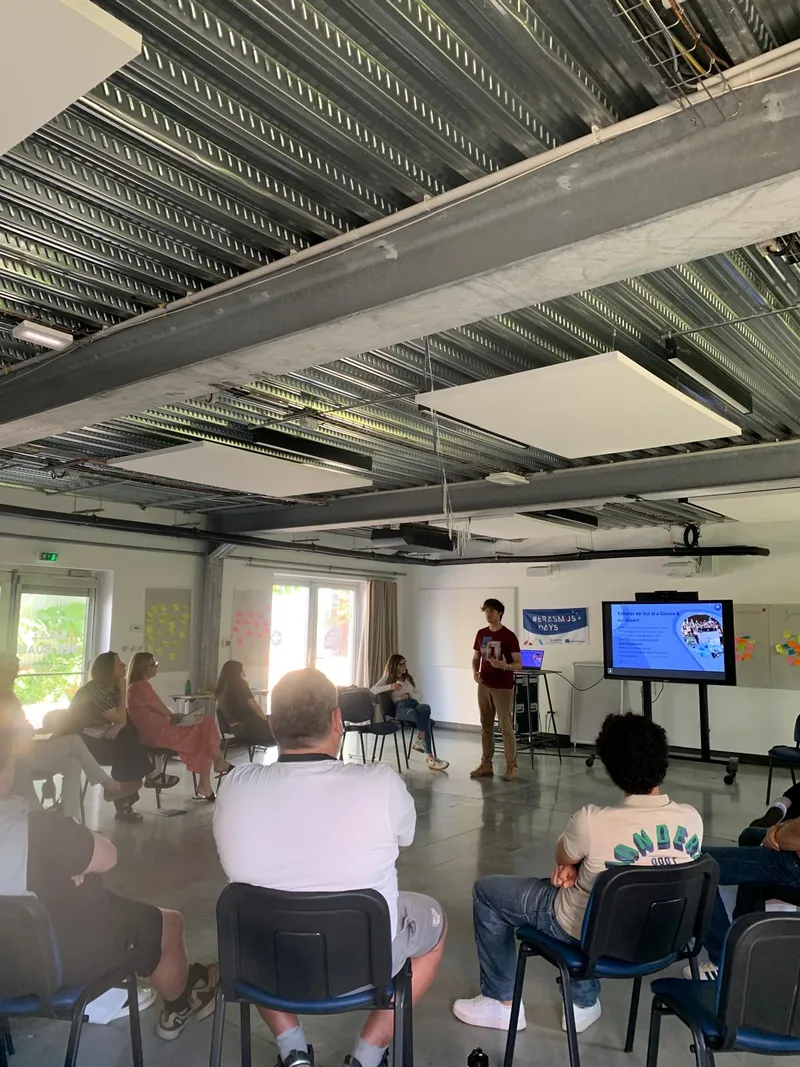 Presentación del impacto de Estrellas del Sur ante las asociaciones internacionales en Youth Connect