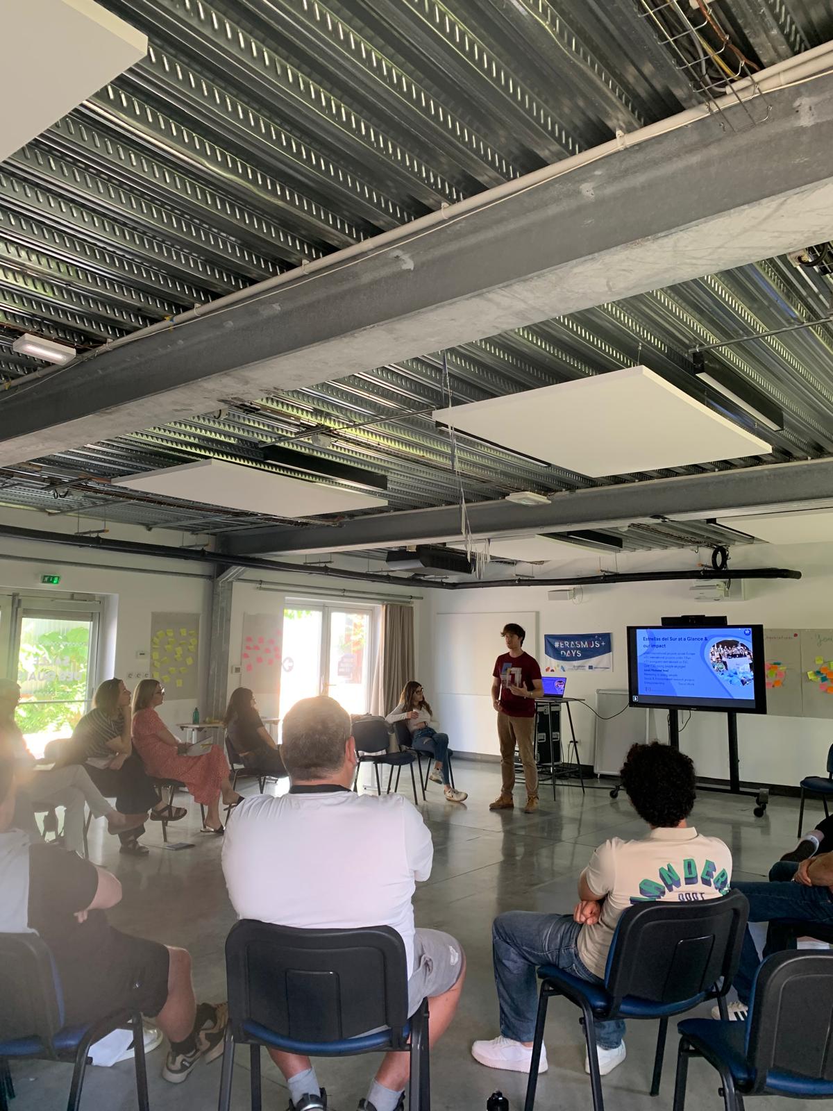 Presentación del impacto de Estrellas del Sur ante las asociaciones internacionales en Youth Connect