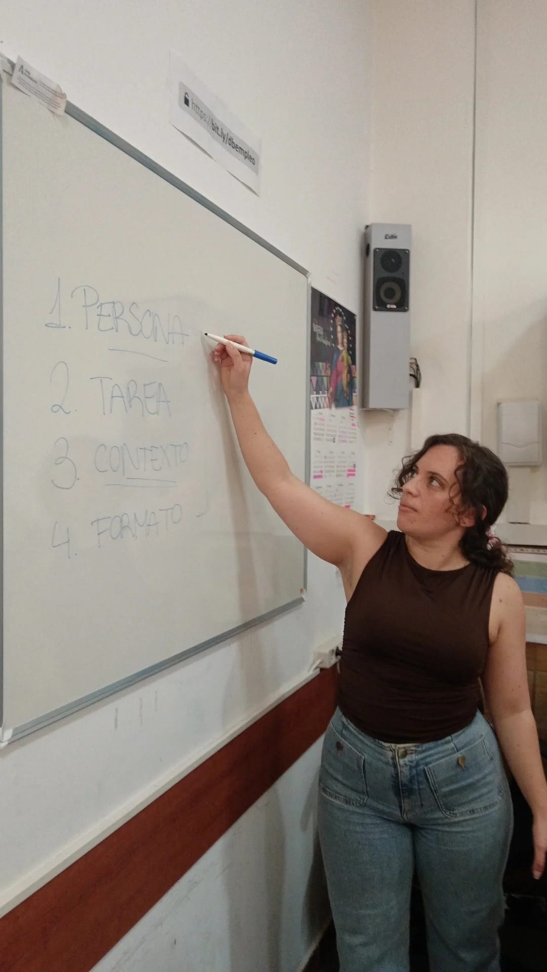 Estructura de una buena consulta a la IA: persona, tarea, contexto y formato